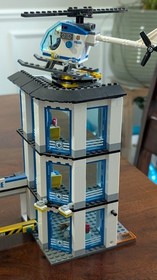 LEGO City Police Station 60141 Complete Set Police Theme 894 Pieces 2017