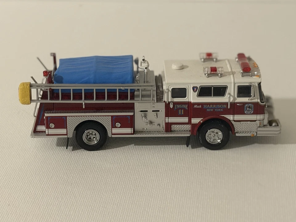 Bomba Code 3 Harrison, NY Mack CF (Borgoña) Motor 11 (12500) Foto 4 de 4