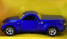 Maisto 21001-1601 1:64 Electric Blue Chevrolet SSR Pickup