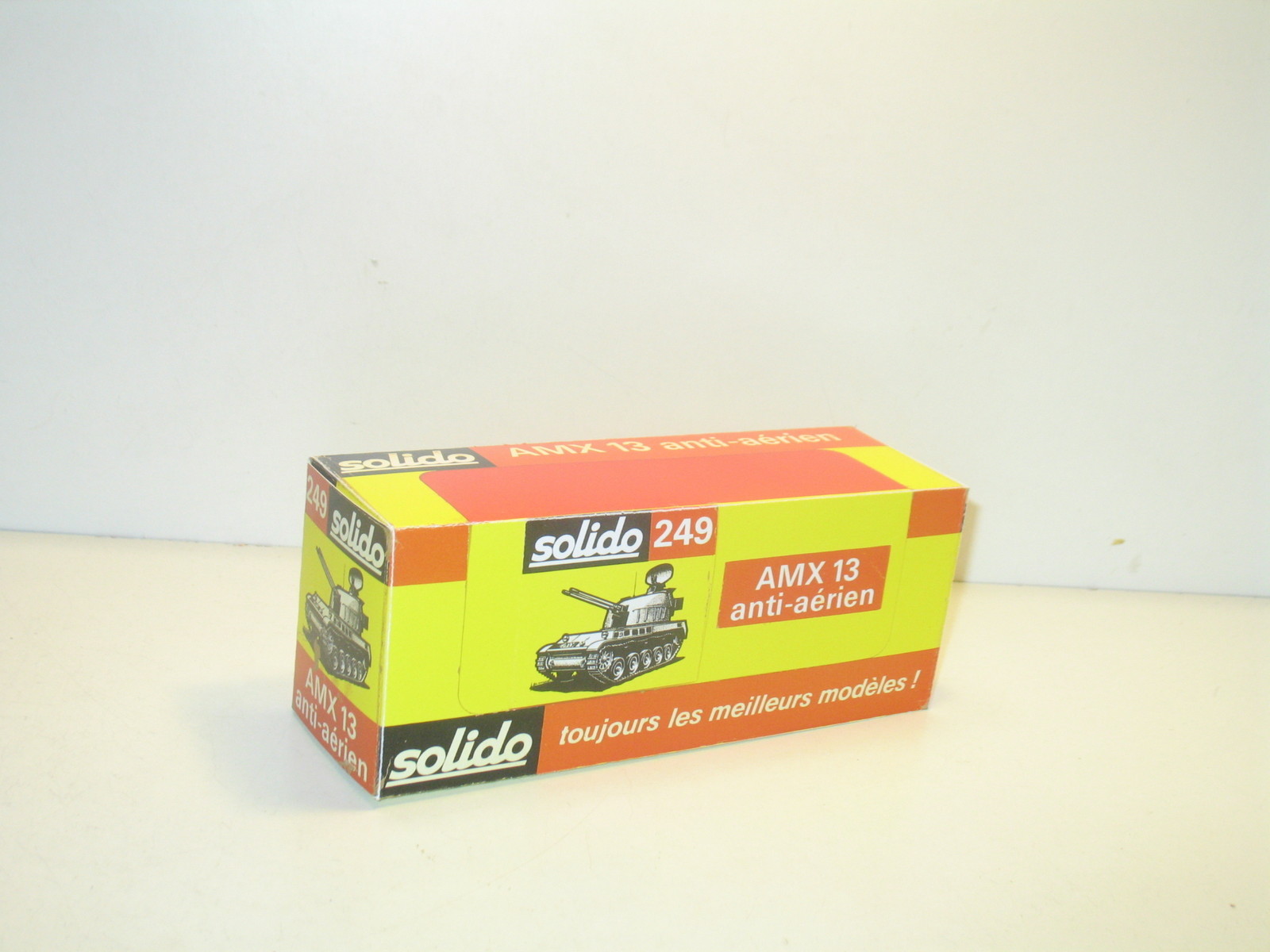 N137, box empty char AMX 13 anti-aircraft military, repro redone solido N137, box empty char AMX 13 anti-aircraft military, repro redone solido