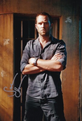 SULLIVAN STAPLETON signed Autogramm 20x30cm STRIKE BACK in Person autograph COA