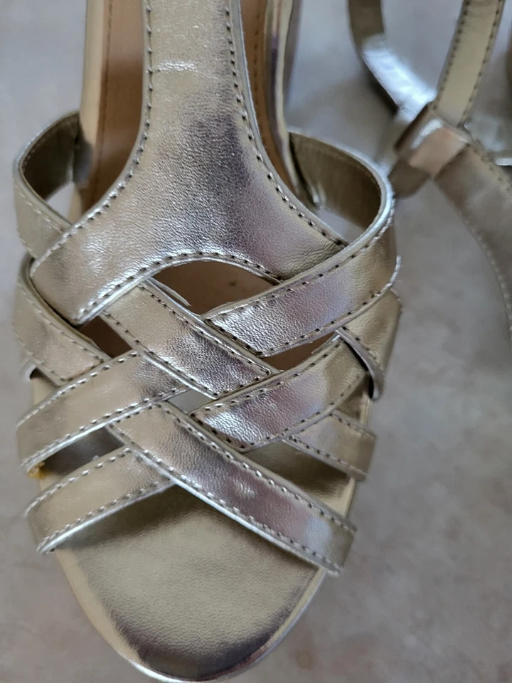 Sandálias anabela femininas OURO sapatos dourados 9 1/2 NOVAS - Imagem 3 de 4