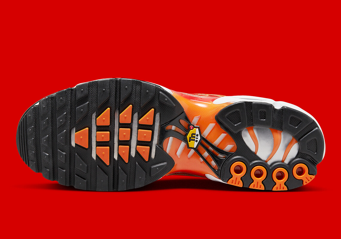 Nike Air Max Plus OG TN Tuned Light Photography Sport Red Nike Air Max Plus OG TN Tuned Light Photography Sport Red