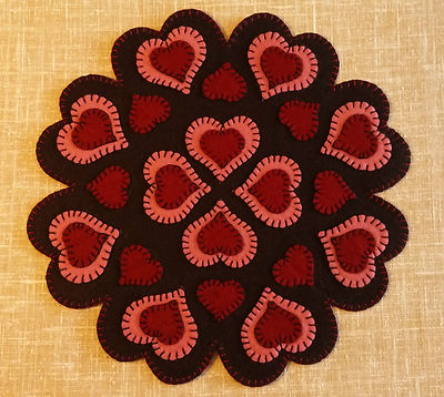 TM-07 ''Thread Song'' Heart of Hearts Candlemat Penny Rug 12'' diameter  (Pattern)