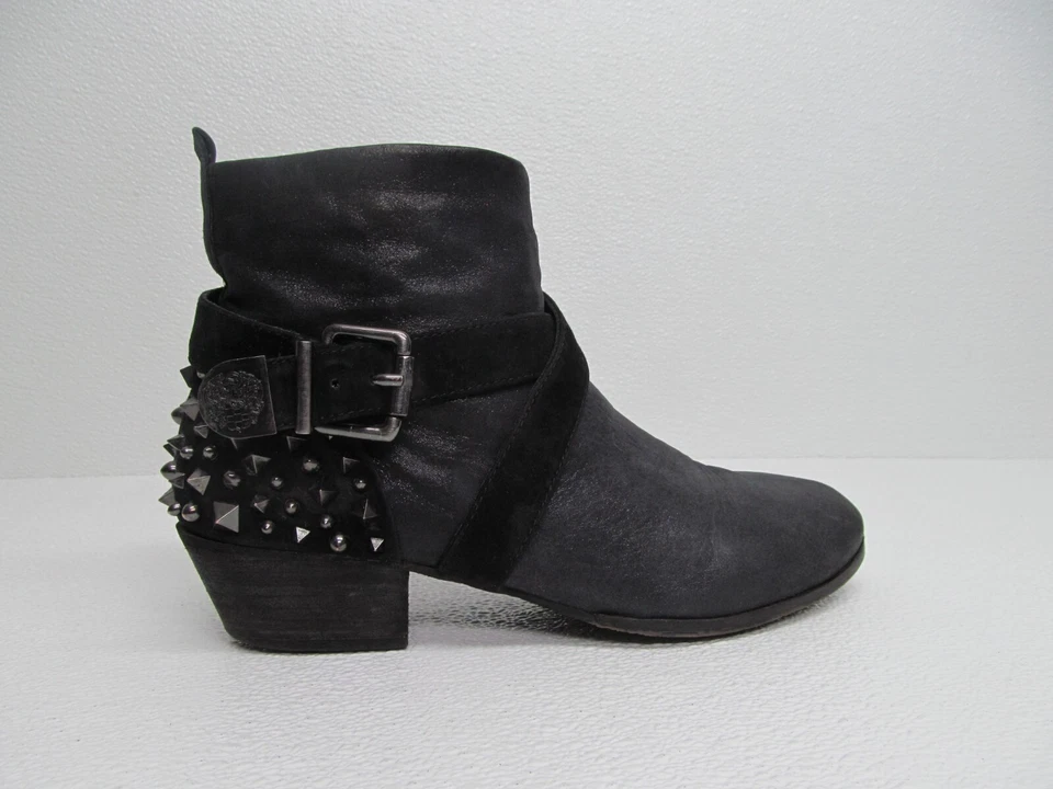 Botines Vince Camuto Marcin de cuero negro con clavos tachonados para mujer talla 10 B Foto 3 de 4