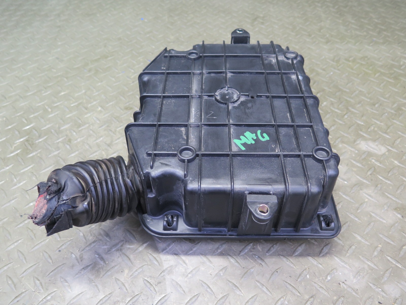 2009-2019 MASERATI GRANTURISMO M145 4.7L ENGINE BAY RIGHT FUSE RELAY BOX