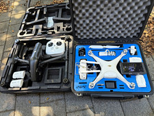 DJI Inspire 1 Drone  DJI Phantom 4 Drone w/ Batteries 2 Remotes  Accesories