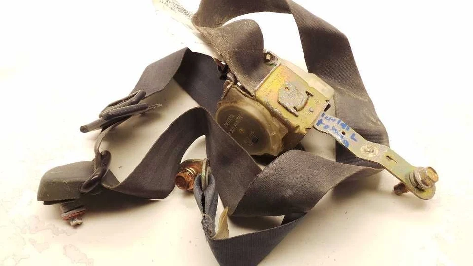 Toyota 1988 camioneta cabina extendida lado del conductor conjunto de cinturón de seguridad delantero Foto 4 de 4