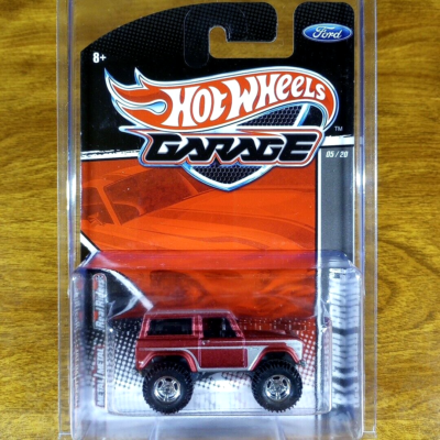 Hot Wheels 20-Car Set Garage '67 Ford Bronco Satin Red Real Riders