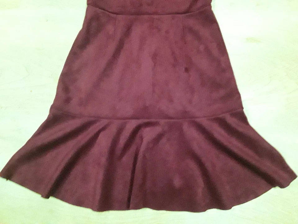 Vestido para mujer Rosie Harlow borgoña gamuza manga corta talla mediana Foto 2 de 4
