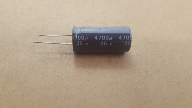 Конденсатор 4700 50v