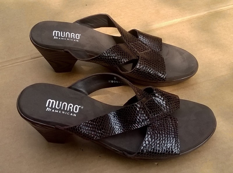 Munro American USA Made Brown Faux Snake Skin Womens Sandals 8 M EUC Hardly Worn