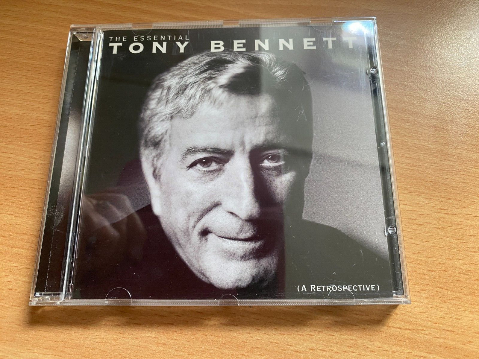 Tony Bennett - The Essential Tony Bennett (A Retrospective) - 20 Track CD