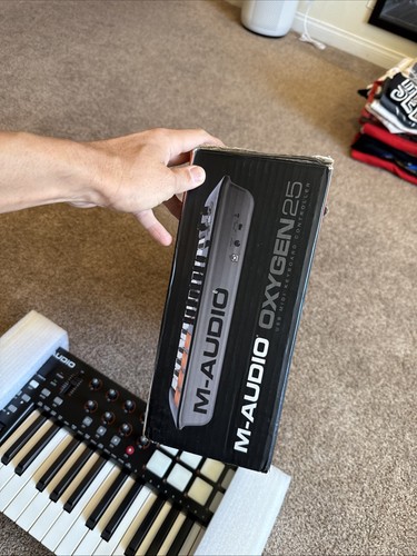 M-Audio Oxygen 25 MKV 25-Key USB Keyboard Controller Beat/drum Machine Studio - Picture 11 of 12