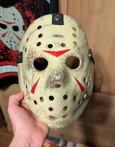 Eight things you can do with a Hockey mask - Friday the 13th Part VII on USA, 1990s