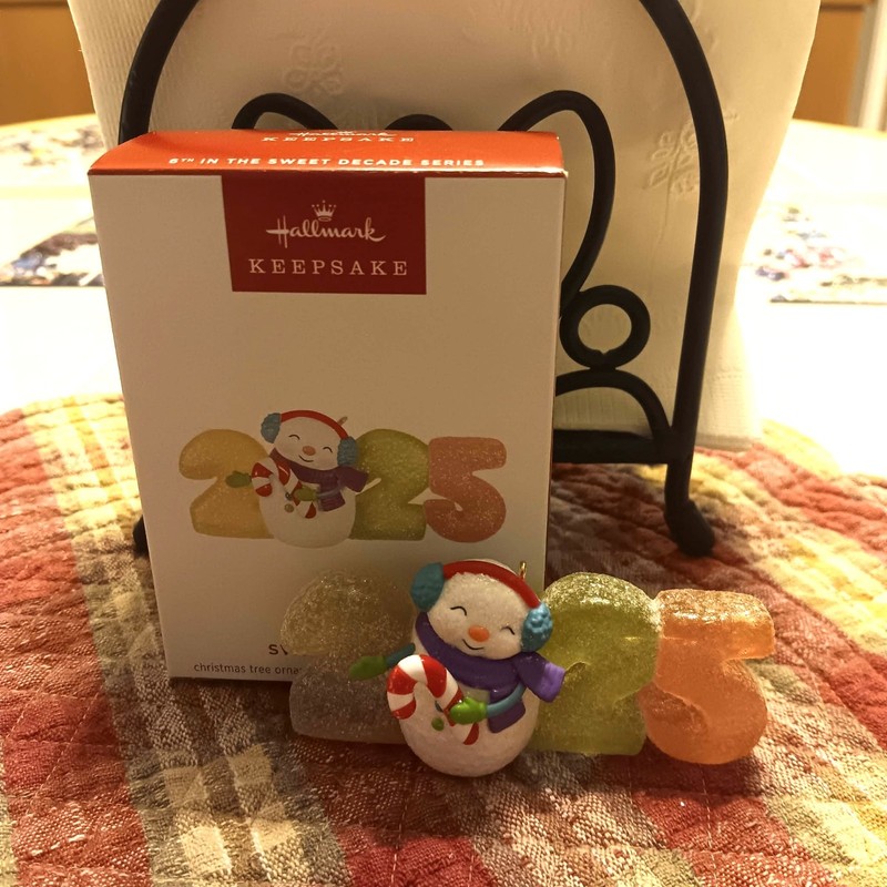 HALLMARK SWEET DECADE 2025 #6 SERIES 2025 CHRISTMAS ORNAMENTS CANDY SNOWMAN