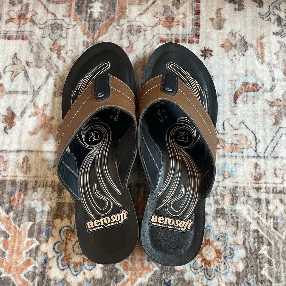 Sandalias Aerosoft talla 40 (US 9).  Negro y marrón. Excelente forma. "Tacón de 2"""  Foto 2 de 4
