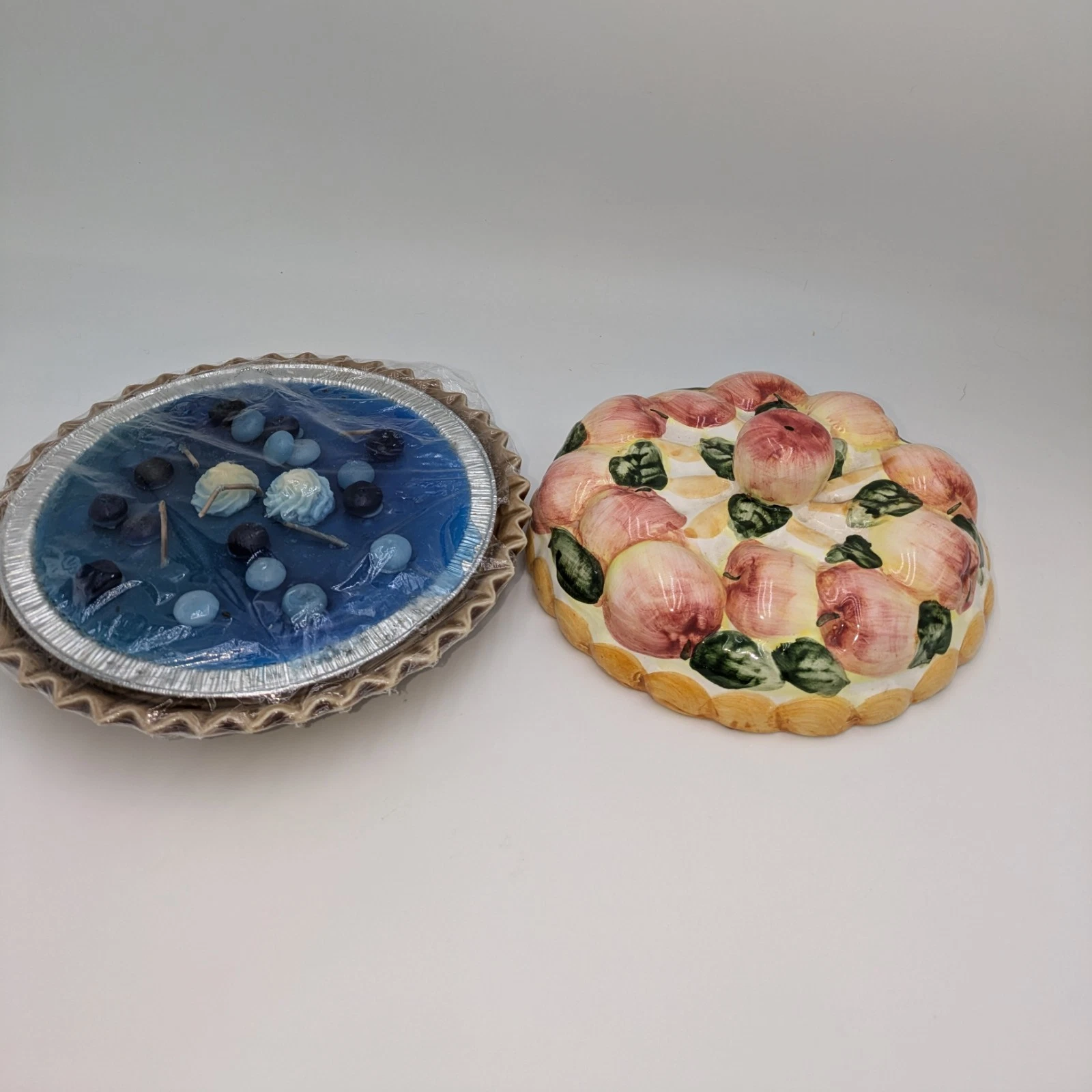 Ceramic Apple Pie Plate With Blueberry Pie Candle, New 9x9x5, Chadwick Miller In
