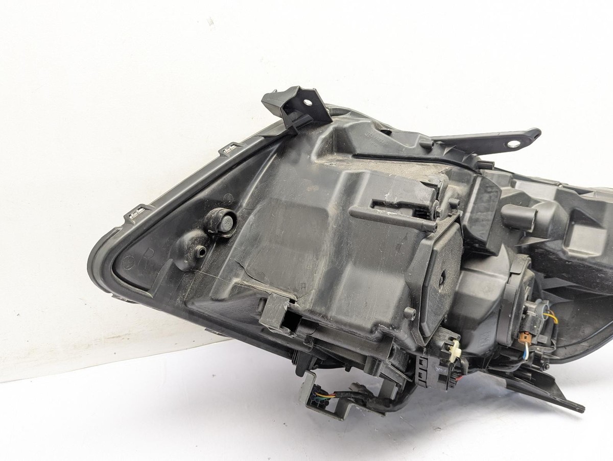 TOYOTA NOAH/VOXY MK3 R80 2014 - 2022 RIGHT HEADLAMP LED 84654