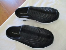 Easy Spirit Women s Traveltime Classic Clogs Black Patent Size 8 Slip On