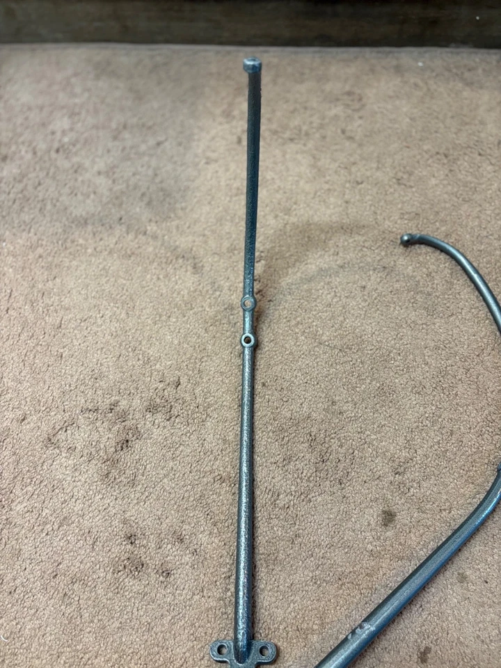 Soportes guardabarros delanteros originales Ford Modelo A 1930 1931 Foto 3 de 4