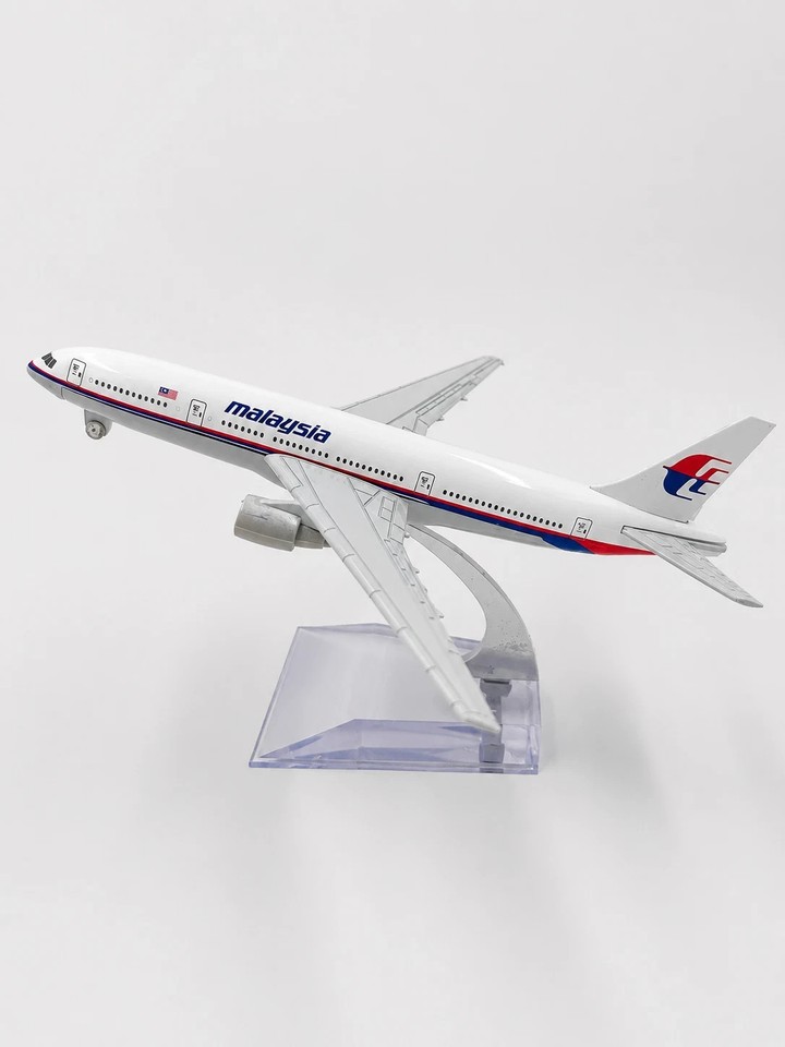 Malaysia Airlines Boeing 777 Diecast Model Aircraft Plane 1:400 Scale ...