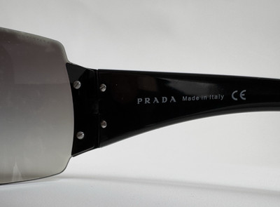 未使用 ケース付 PRADA SPR-041 1AB-3M1 サングラス Prada SPR 041 1AB-3M1 Unisex Black Frame Gradient Lens
