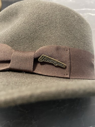 CAPPELLO COPRICAPO ORIGINALE INDIANA JONES LICENZA UFFICIALE FEDORA 100% LANA Tg M NUOVO - Foto 6 di 13