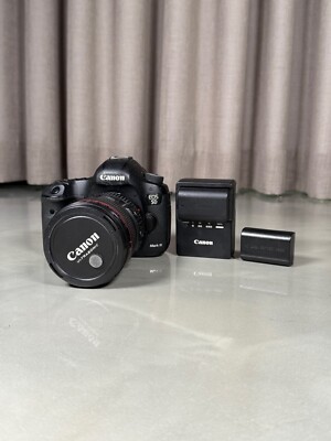 Canon EOS 5D MarkIII EF24-105L IS Camera Lens Kit and 2 extra batteries 
