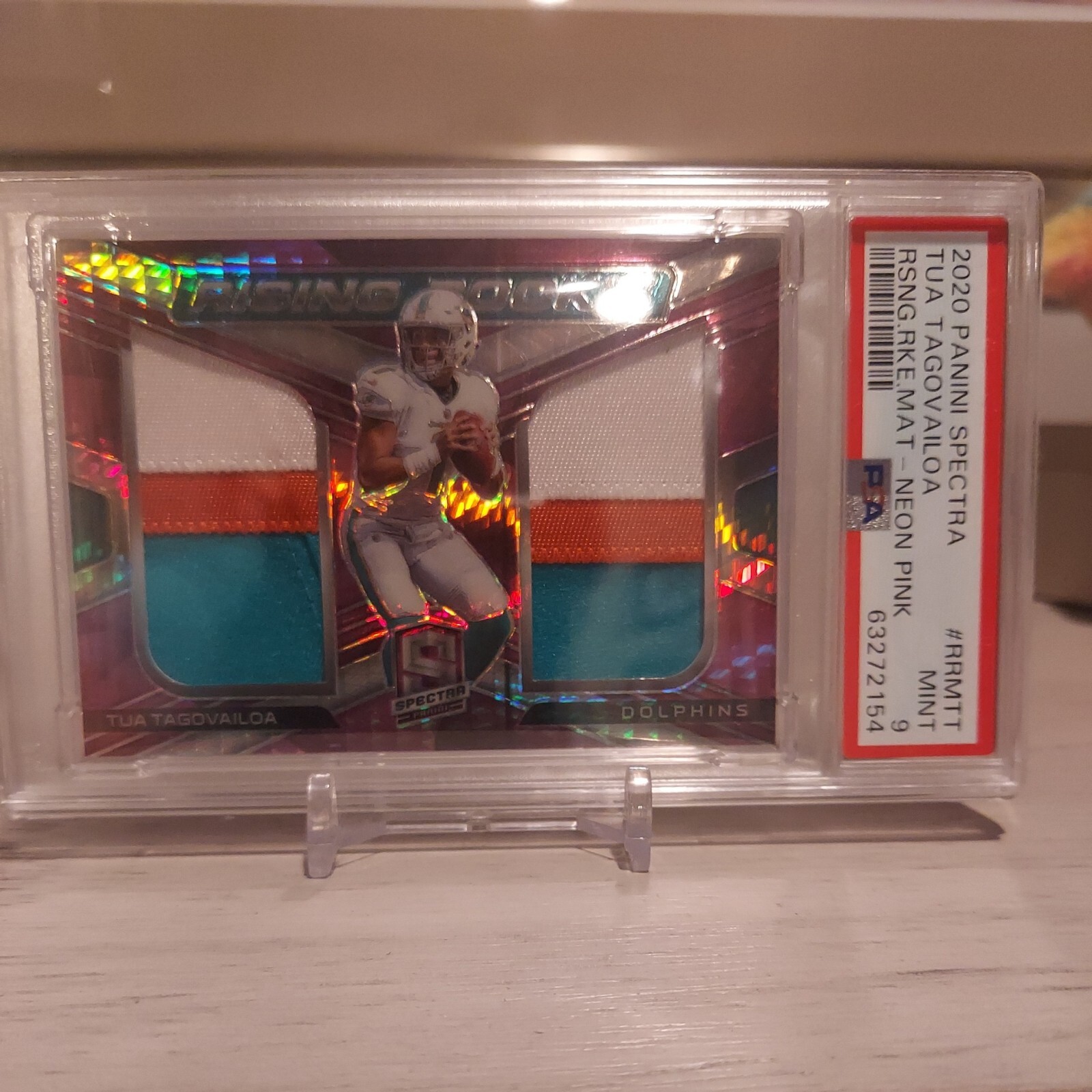 Tua Tagovailoa Panini Spectra Rising Rookie Materials #RRMTT Neon Pink