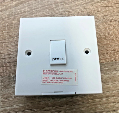 MK Logic Plus 1610WHI - Zeitverzögerungsschalter - 2 bis 15 Minuten - Weiß