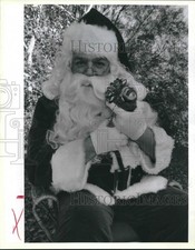 1990 Press Photo Santa Claus, Bill Karanas, poses with ferret for "Santa Paws"