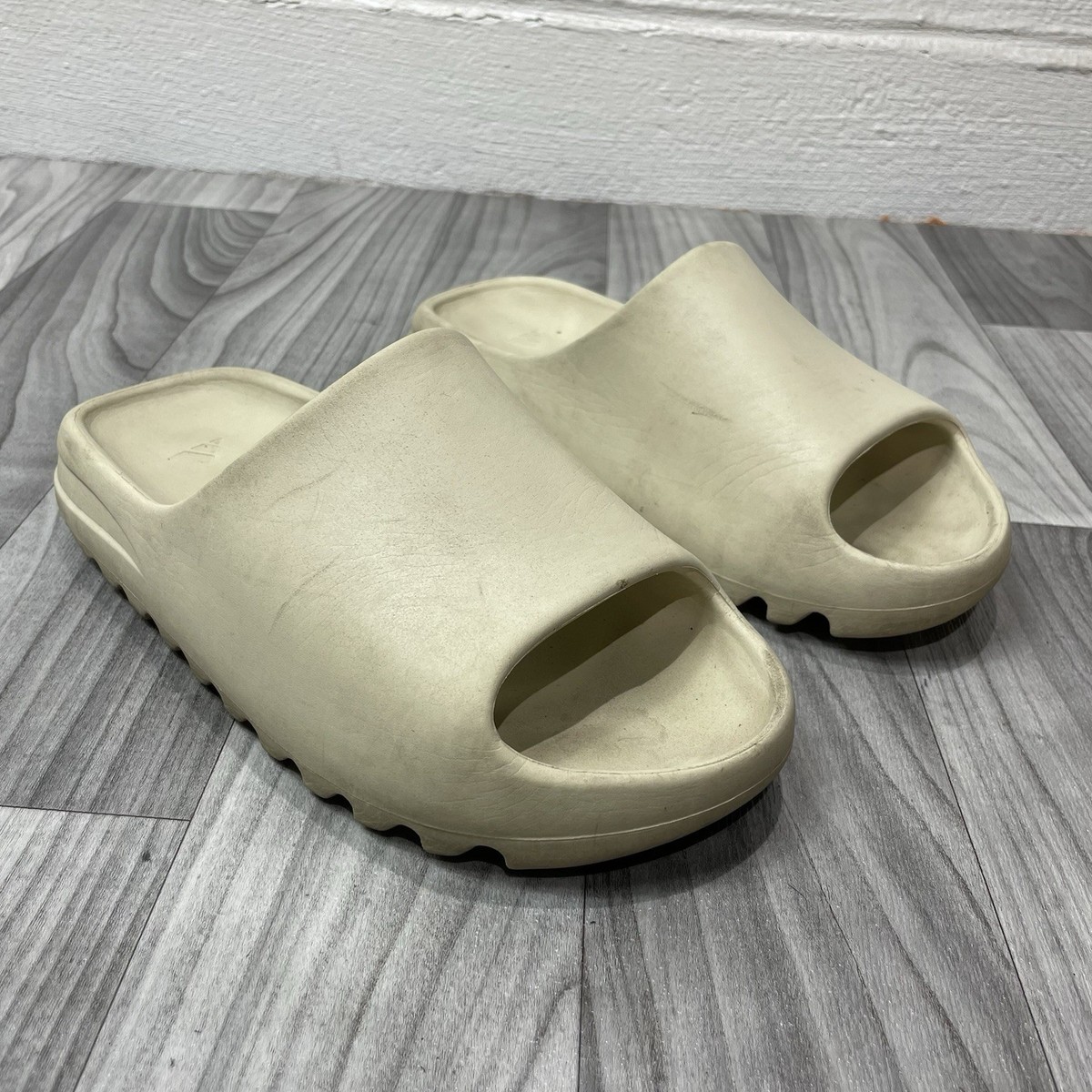 Adidas Yeezy Bone Tan Slides Mens Size 8 Slip On Open Toe Sandals