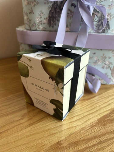 Jo Malone English Pear & Freesia Candle 200g Brand New - Picture 3 of 3