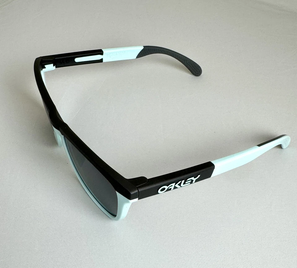 Oakley OO9284-0355 Sunglasses Frogskins Matte Carbon/Blue Prizm Gray Lenses - Image 4 of 4