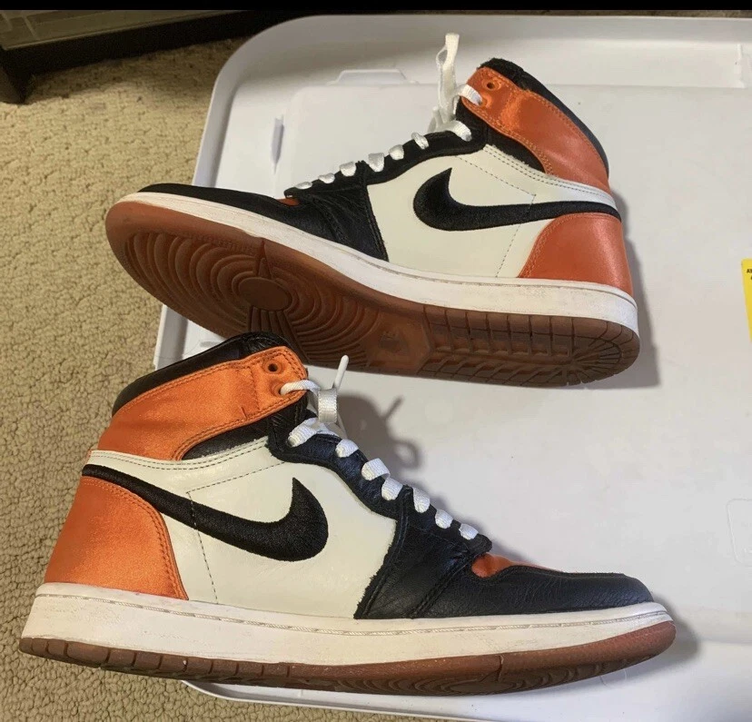 Nike Air Jordan 1 Retro Alto OG Satinado Roto Tablero Trasero Talla 9.5W / Para hombres Talla 8 Foto 2 de 4