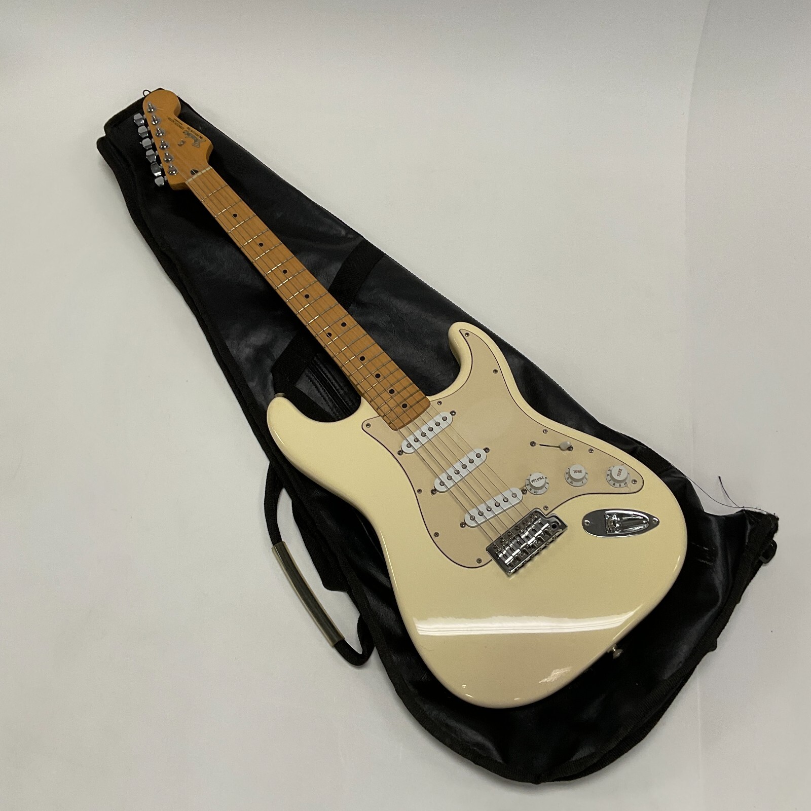 Fender Stratocaster Electric Guitar 2004 Made in Mexico White with Soft