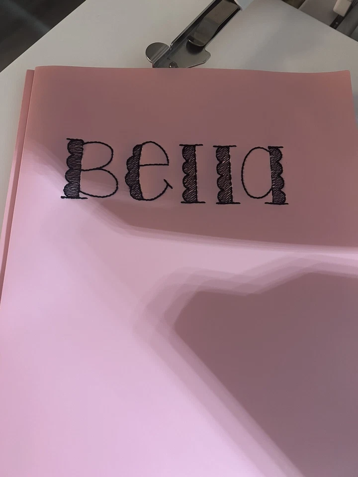 Carpeta Portafolio Bordada Personalizada Con Nombre Vuelta al Cole Foto 3 de 3