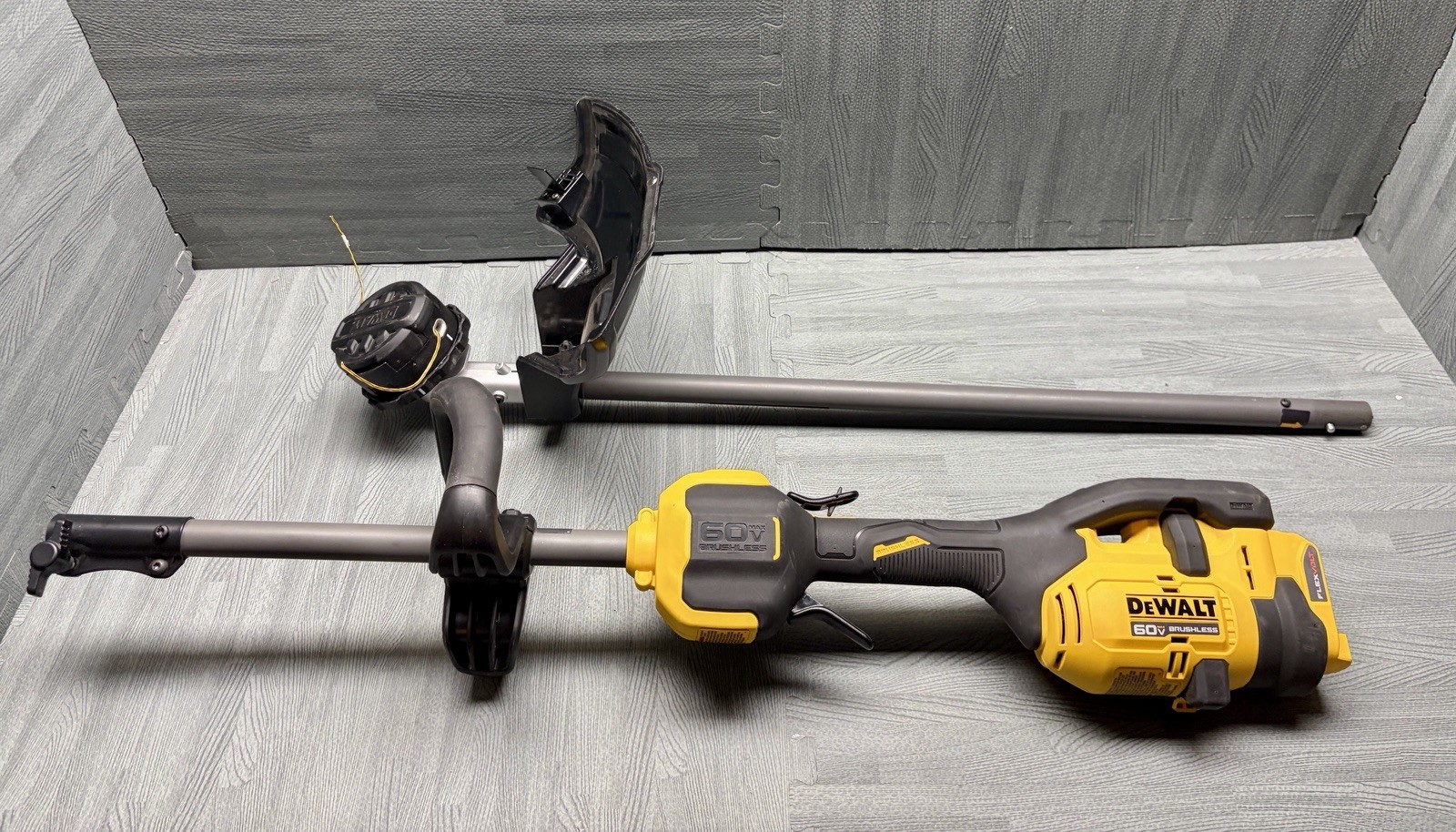 DEWALT-String Trimmer-NEW-FLEXVOLT 60V- 17 in Attach Capable Trimmer (Tool Only)