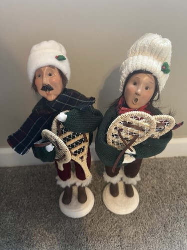 Byers Choice Ltd. The Carolers Adult Woman & Man With Snowshoe 2000 Limited Ed - Picture 2 of 10