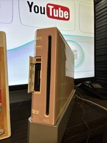 Nintendo Wii RVL-001 (Pink Wrap) Plays GameCube, W/Remote Bag & Princess Game