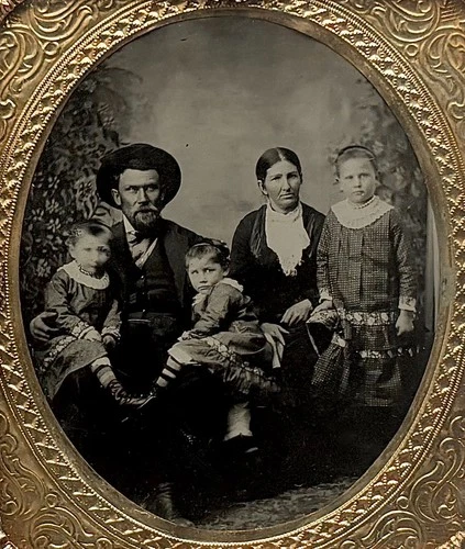 1/6 Plate Tintype - Mom, Dad & The Three Girls - Full Thermoplastic Union Case