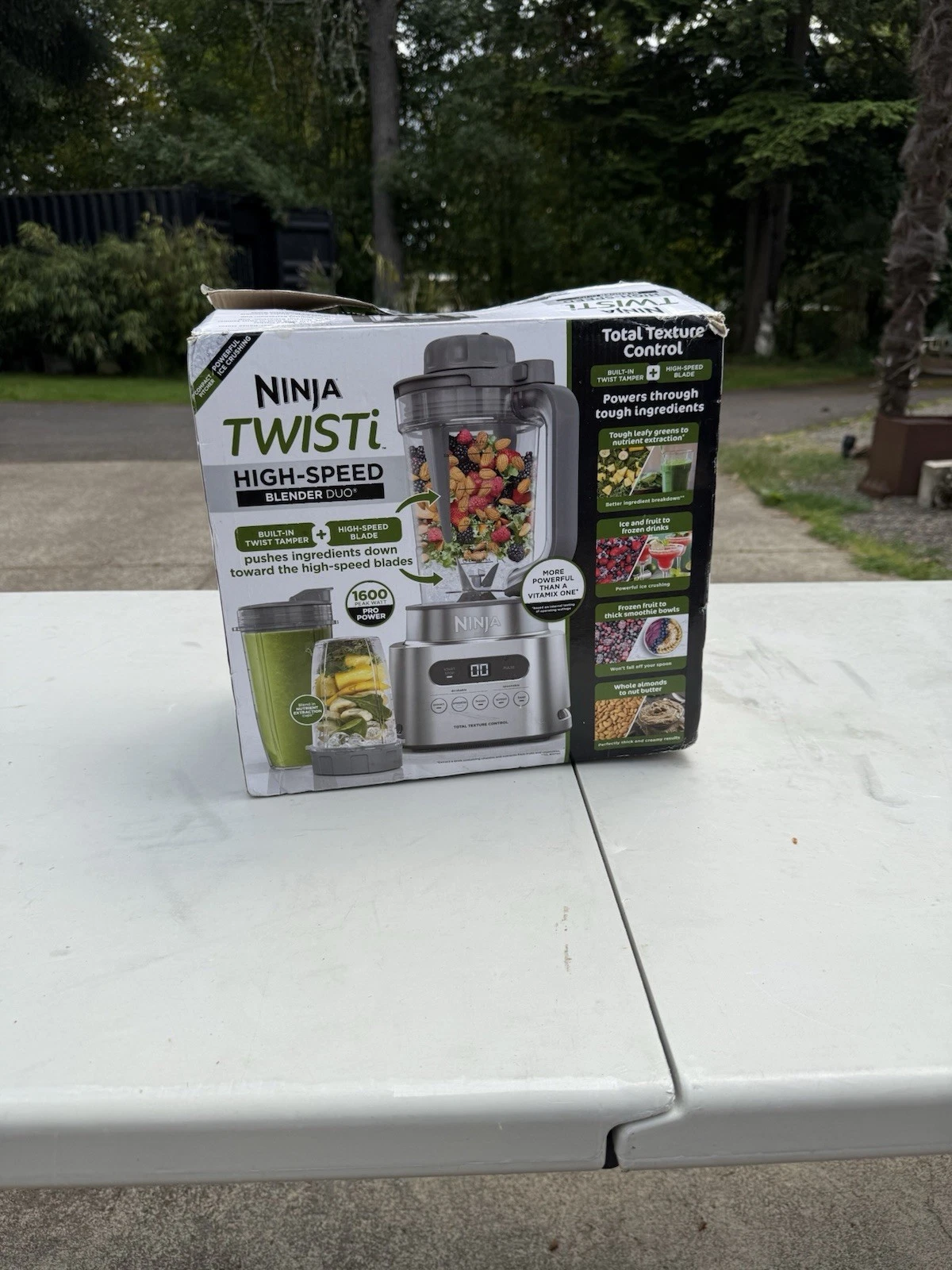 Ninja TWISTi High-Speed Blender Duo in a silver-34-oz pitcher and 18-oz to-go cu
Opens in a new wind