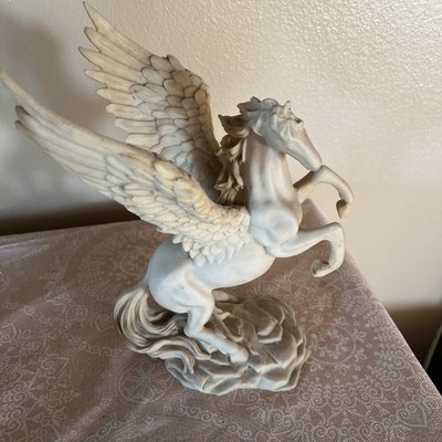 Vintage Resign Pegasus s. Cream Colored No Chips Rearing Up Horse