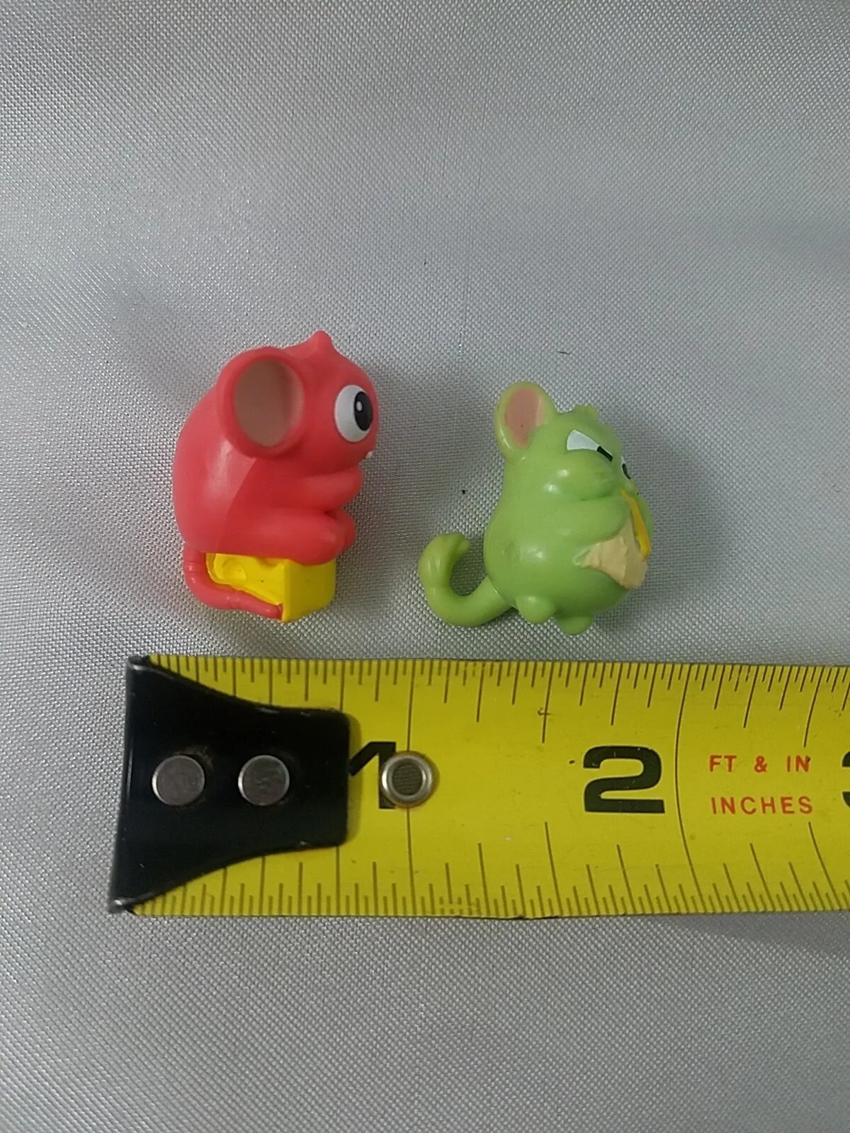 Set of 2 Hasbro Lost Kitties Mice Mania Toy Figures Tito Magnito and Cracker