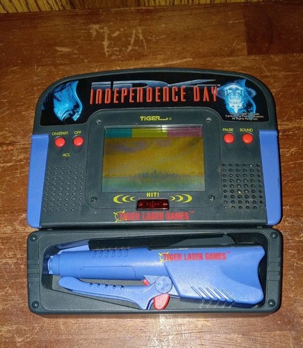Vintage 1996 Laser Game Independence Day Tiger Electronics w/Gun *READ