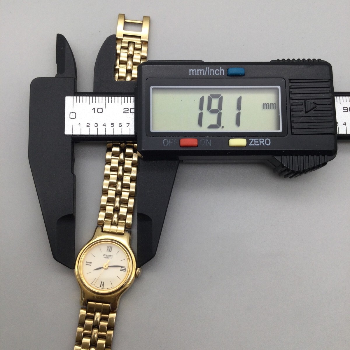 Vtg Seiko Watch Women 19mm Gold Tone V401-0518 Round Dial New