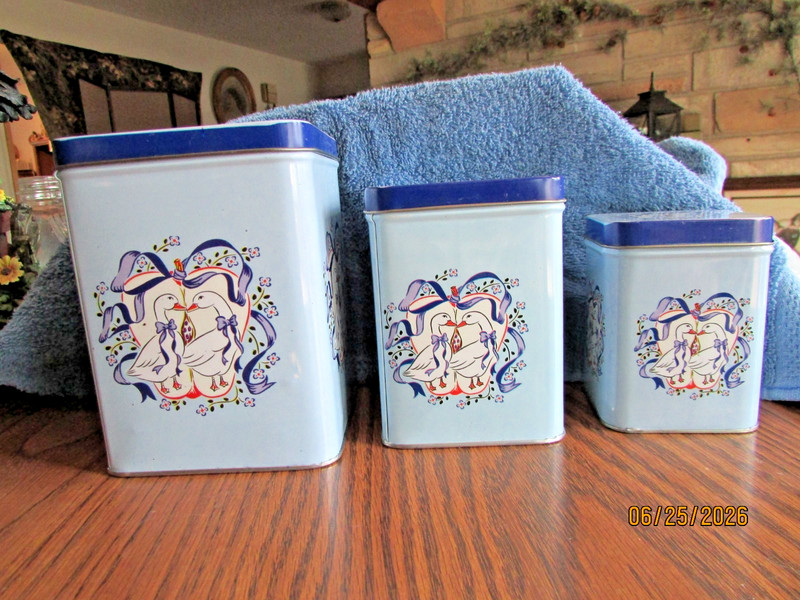 Vintage 1988 Artmark Company SET OF 3  Goose Nesting Tins Made in Hong Kong