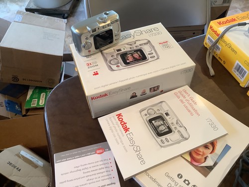 lot of used kodak digital cameras and assecories untested
