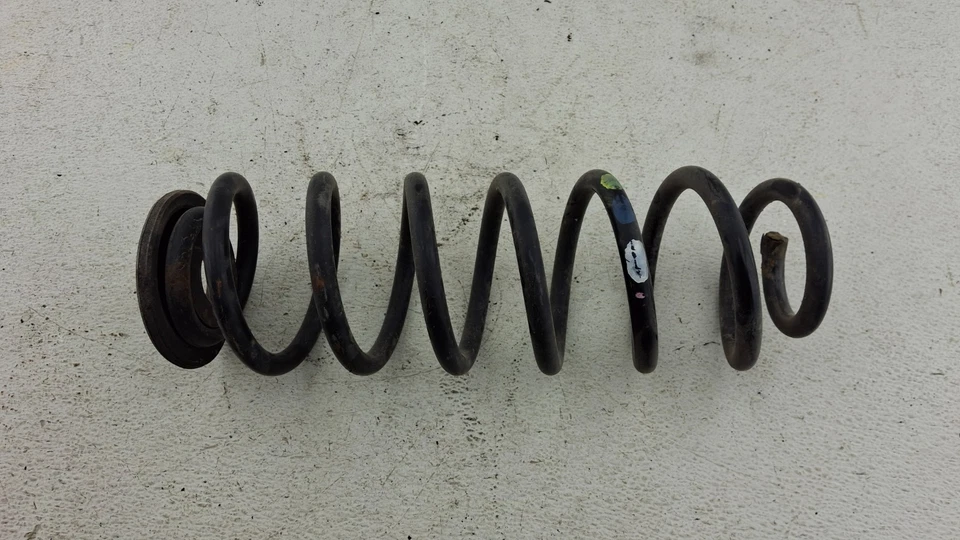 Muelle helicoidal trasero izquierdo o derecho Volkswagen Passat 2012-2019 tracción delantera OEM Foto 2 de 4